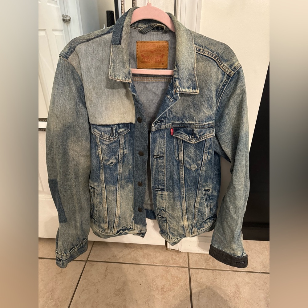 Rare Men’s Levi Multi Color Patch Denim Jacket Size M